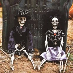 Halloween Decor: Wedded Skeletons