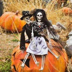 Halloween Decor: Wedded Skeletons -Popfun wedded skeletons 836092